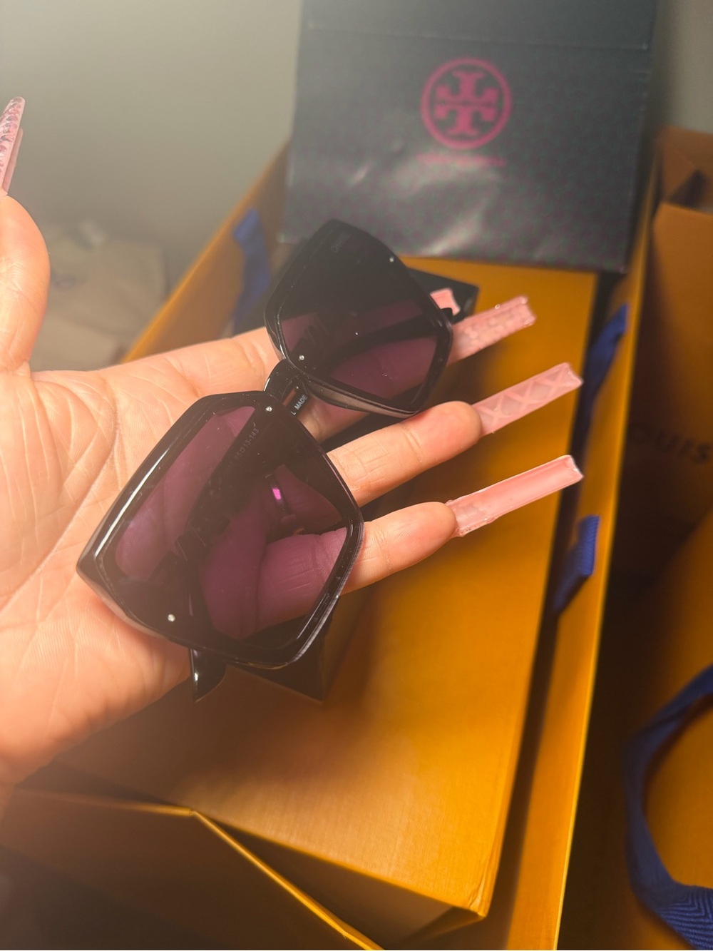 CHANEL Black Hexagonal Sunglasses with Dark Lenses - Picture 2 of 4